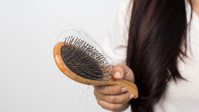 Diese 3 Dinge passieren, wenn du deine Haarbürste nicht regelmäßig reinigst