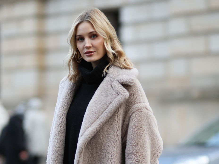 Mandy Bork mit blonden Haaren im Winter