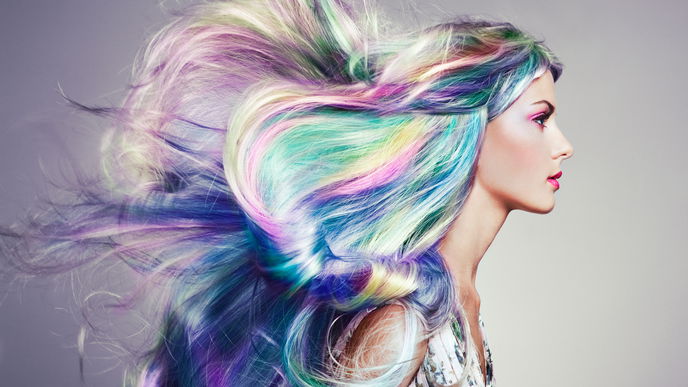 Holographic Hair: Dieser Haartrend ist etwas ganz Besonderes