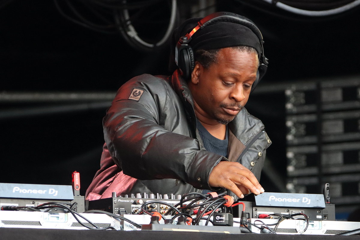Mola Adebisi