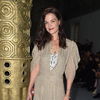 Modetrend 2021: Katie Holmes trägt DIESES Frühlingskleid im Stil von Mango