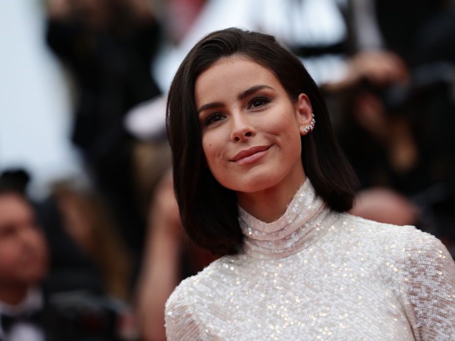 Lena Meyer-Landruth im weißen Kleid