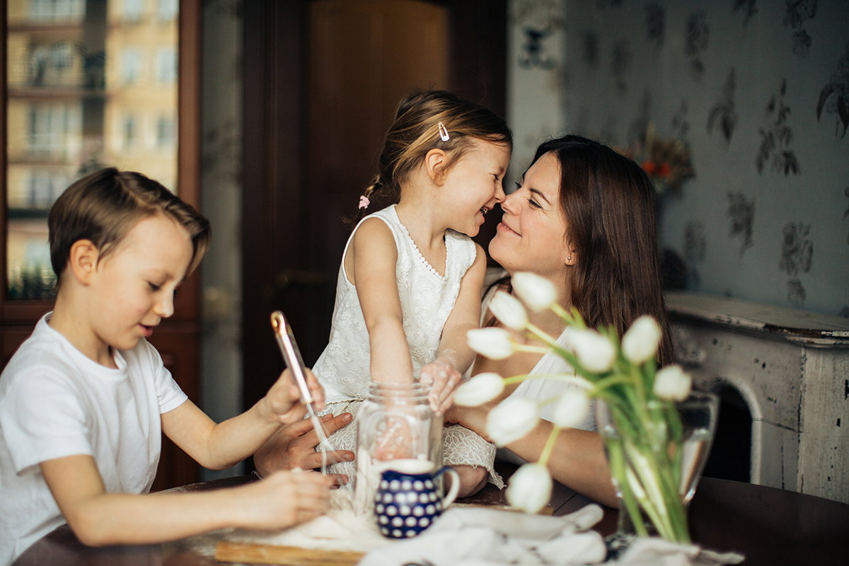 Mutter mit Kindern