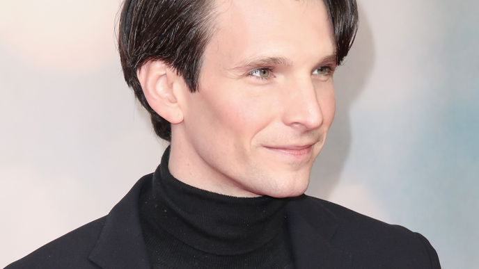 Sabin Tambrea privat: Hat der "Ku'damm 63"-Star eine Freundin?