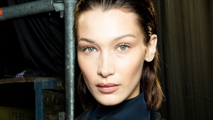 Beauty-Trend 2021: Dieser Concealer-Trick schenkt uns ein straffes Gesicht