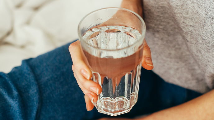 DAS passiert mit deinem Körper, wenn du täglich 3 Liter Wasser trinkst