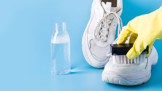 Weiße Sneaker reinigen: Saubere Turnschuhe mit diesen Tipps