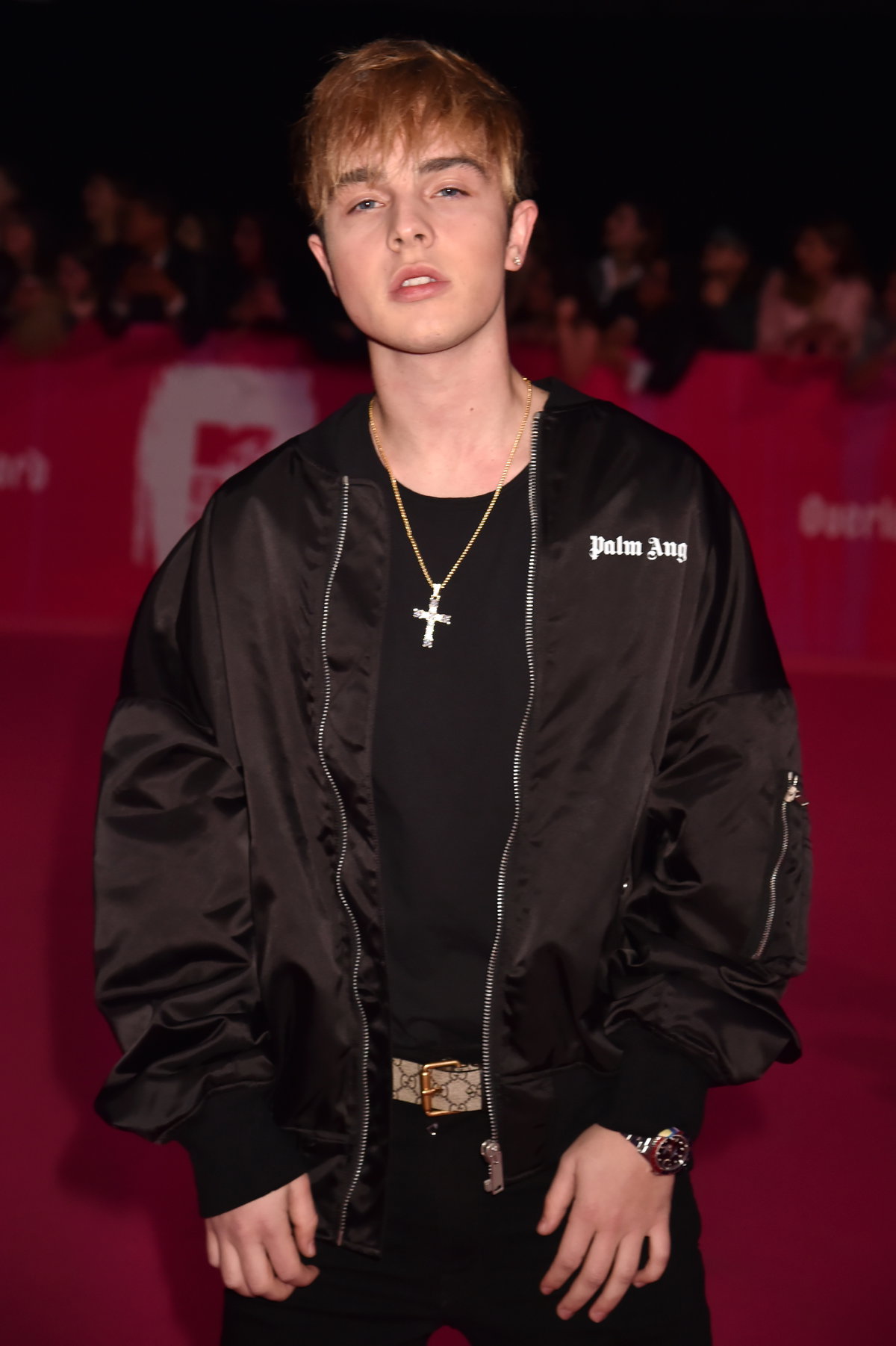 Mike Singer schwarze Jacke