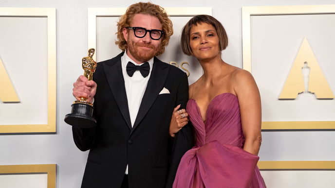 Oscars 2021: Das sind die heißesten Looks vom Roten Teppich 