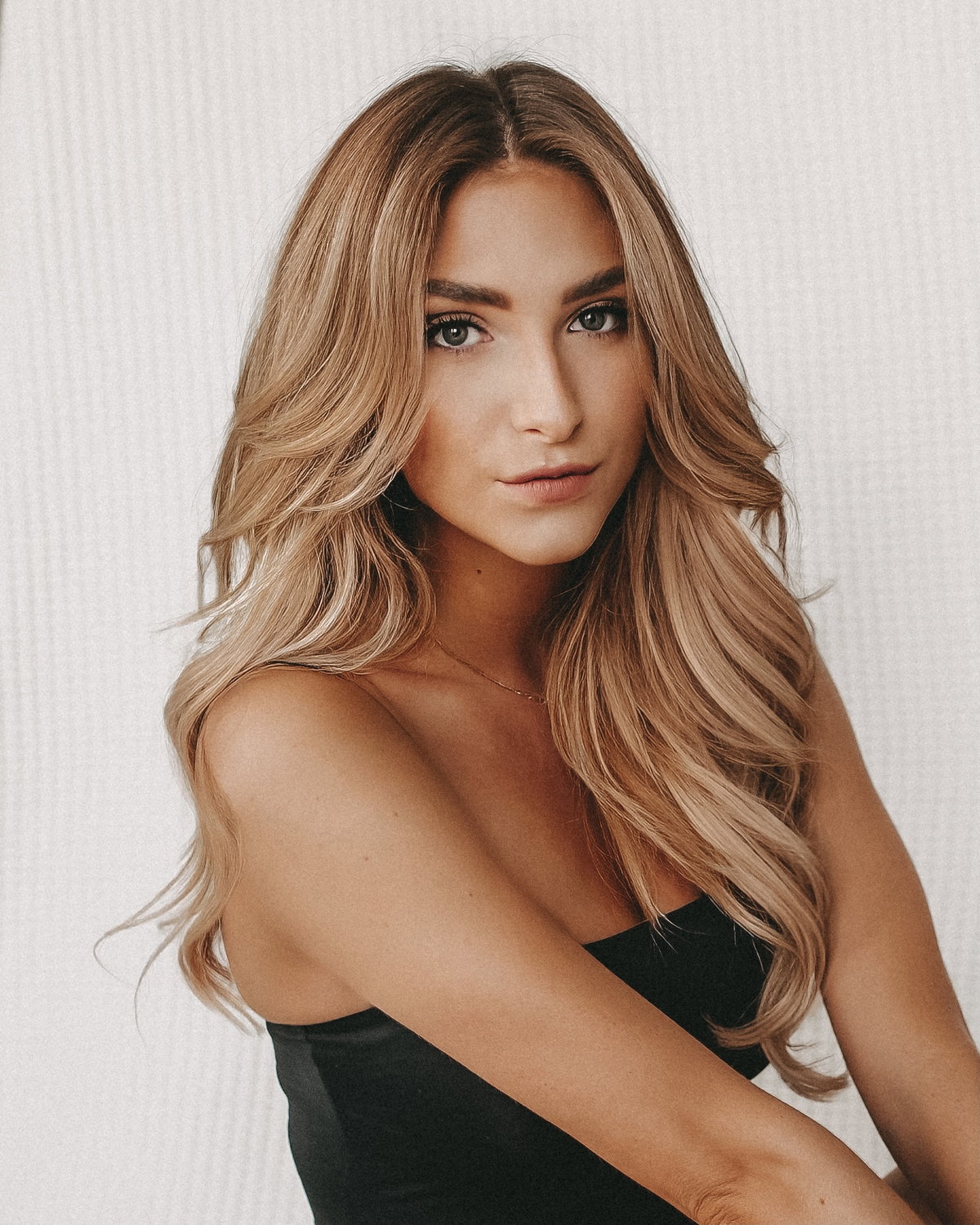 Anika Teller ist Influencerin mit einem starken Fokus auf Fashion, Beauty und Lifestyle. Mit ihrer lebensfrohen, aufgeweckten Art wird sie uns am Donnerstag sicher perfekt unterhalten!