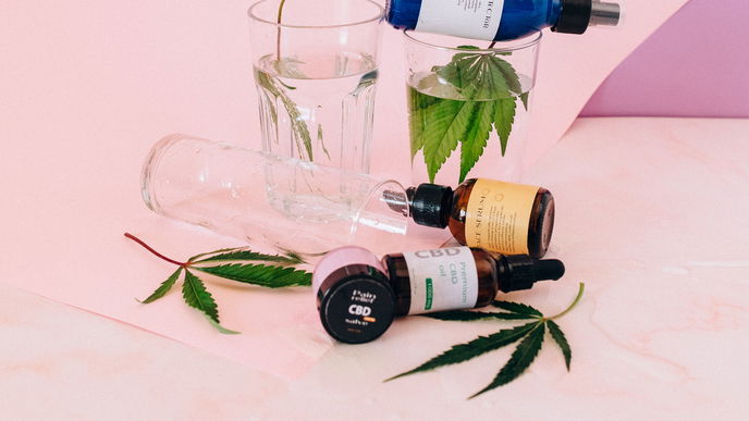 CBD Kosmetik: Gesunde Haut mit Cannabidiol 