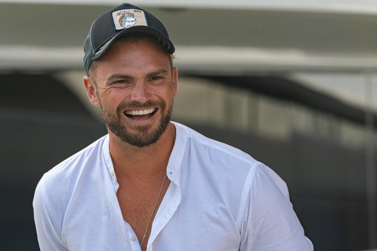 Johannes Haller im weißen Hemd