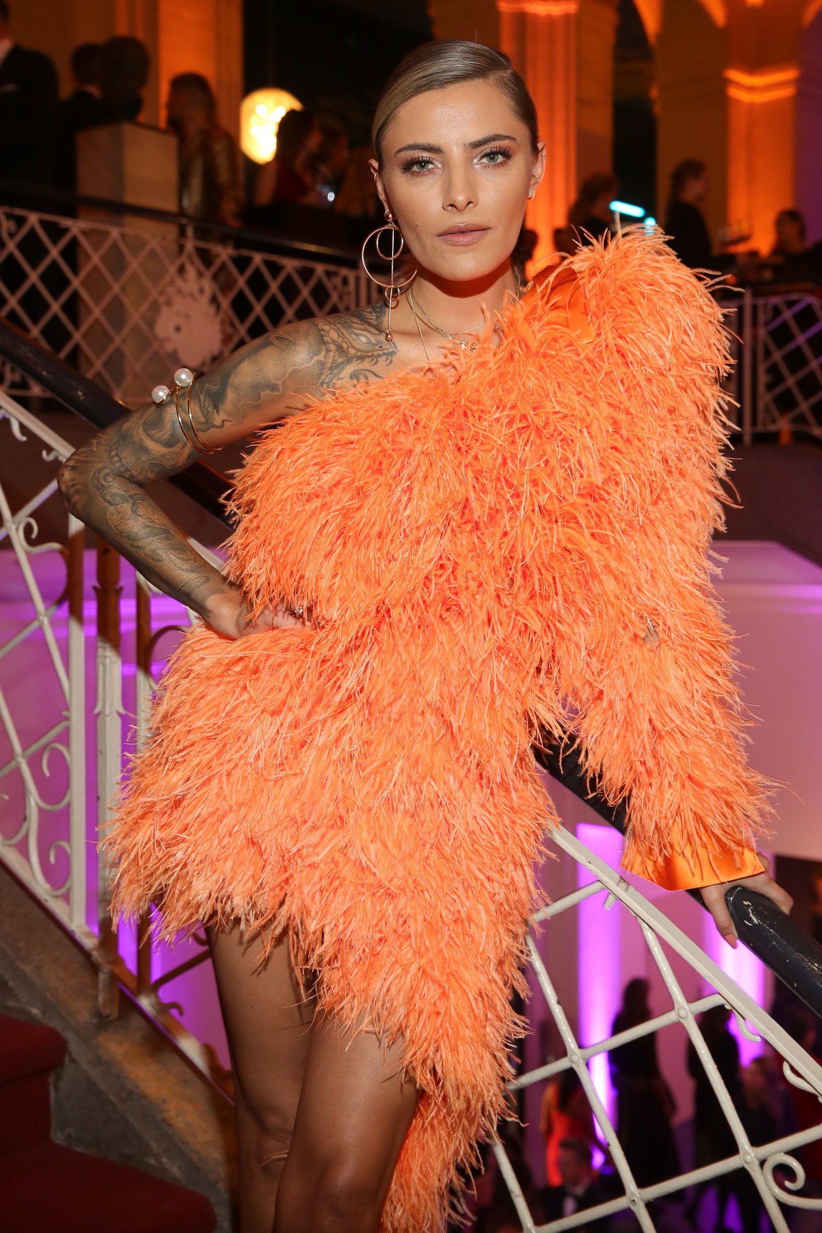 Sophia Thomalla im Federkleid