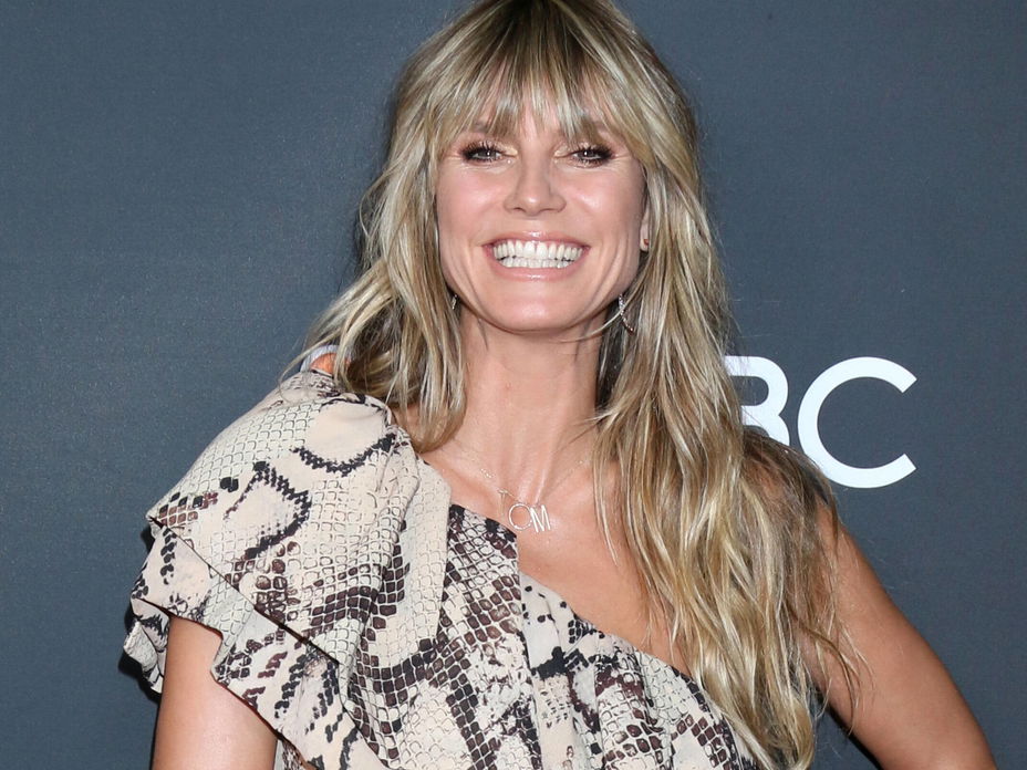 Heidi Klum lächelt