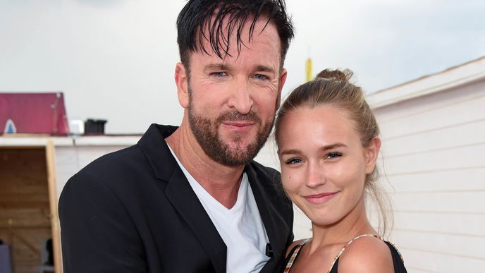 Michael Wendler und Laura Müller: Jetzt drohen sie ihren Fans mit Anwälten