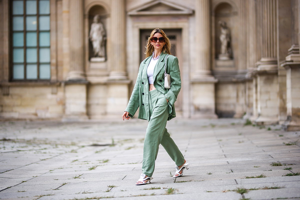 Frau mit Blazer