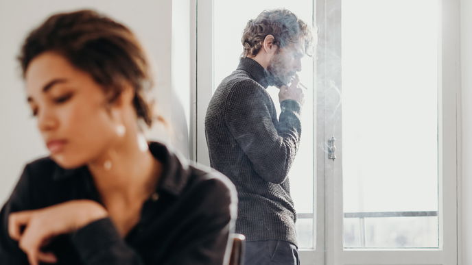 Was genau gilt als emotionaler Betrug? Beziehungsexpertinnen erklären