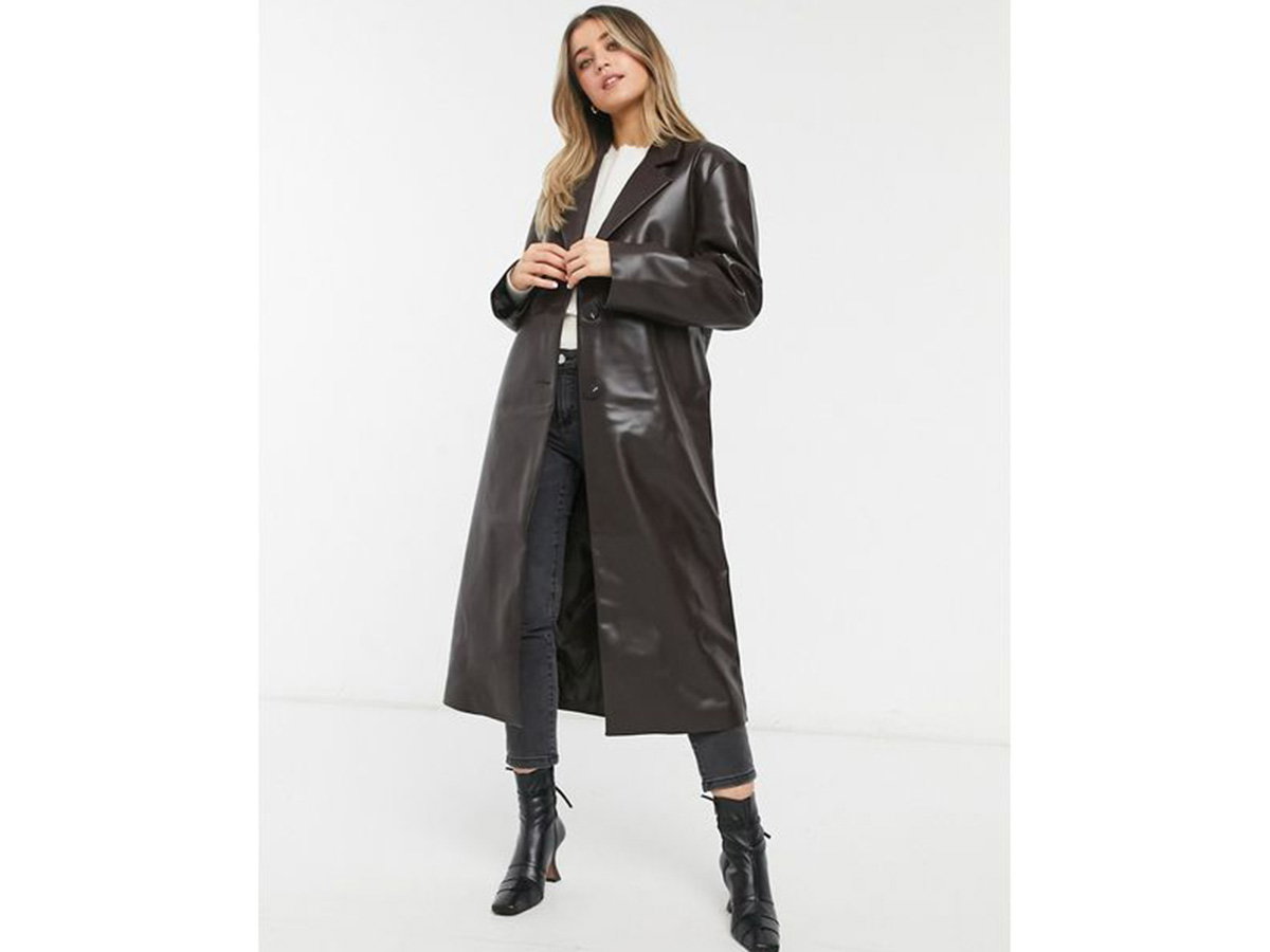 Brauner Trenchcoat in Lederoptik