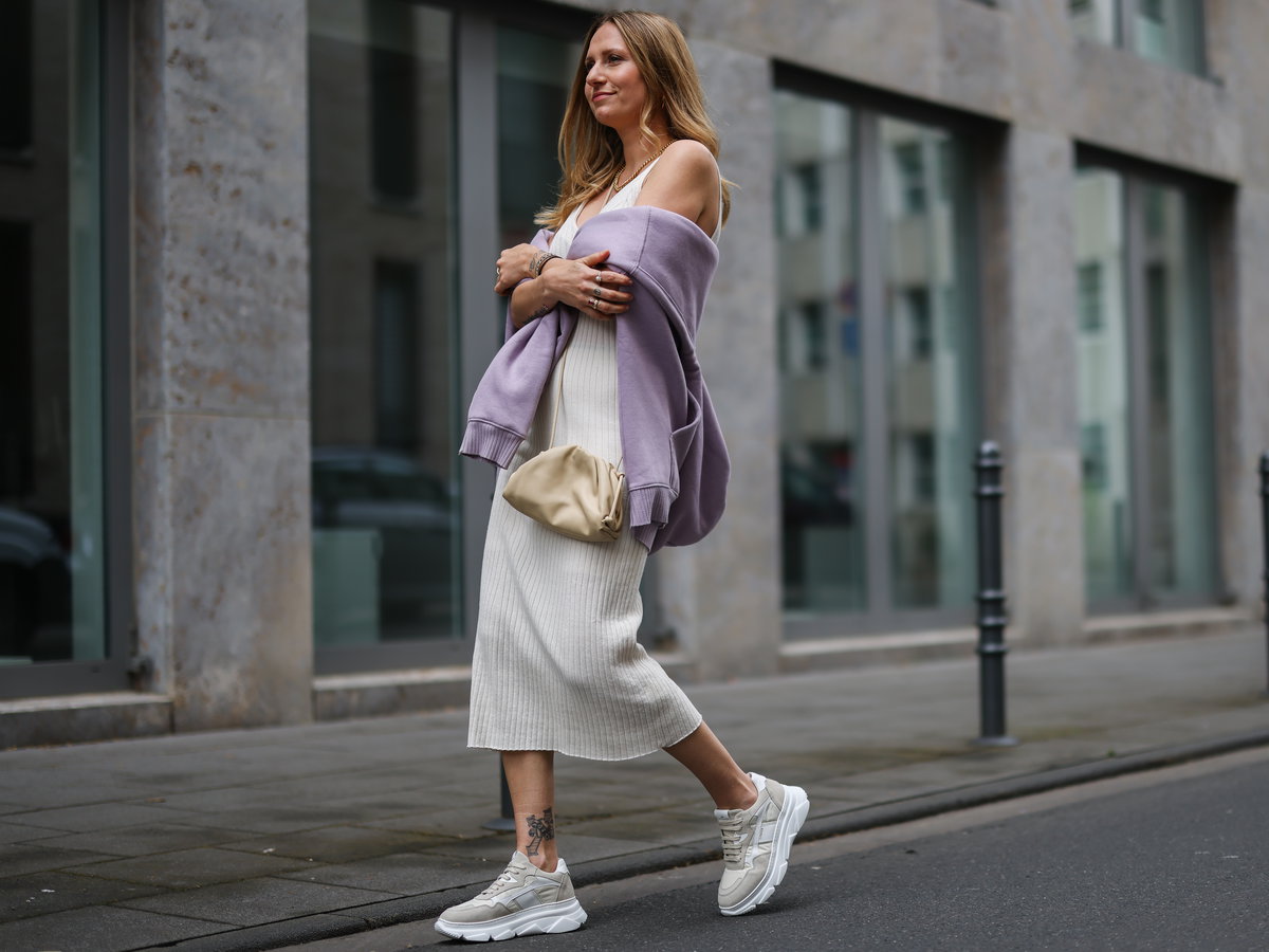 Michi Brandl trägt Strickkleid