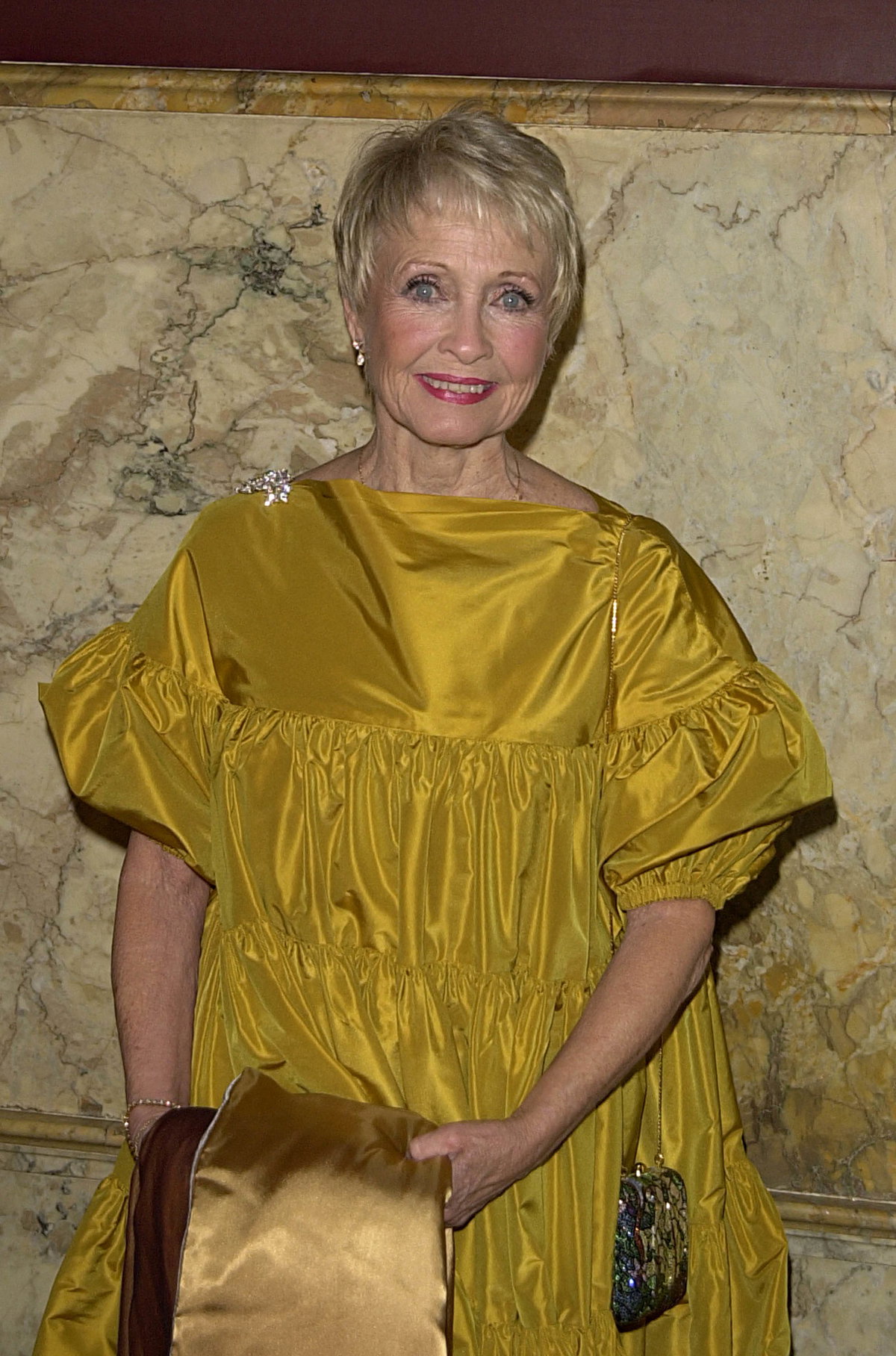 Jane Powell goldenes Kleid