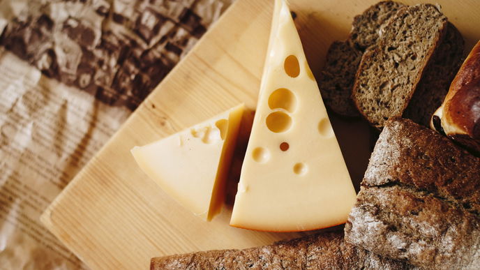 Rückruf: Achtung! Krankmachende Bakterien in DIESEM Käse "können zu Hirnhautentzündungen" führen!