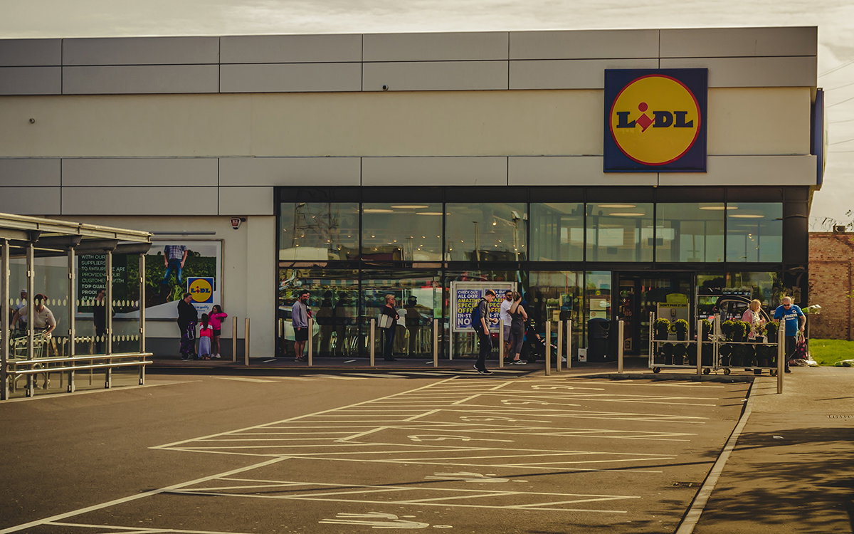 Lidl Filiale mit Kunden