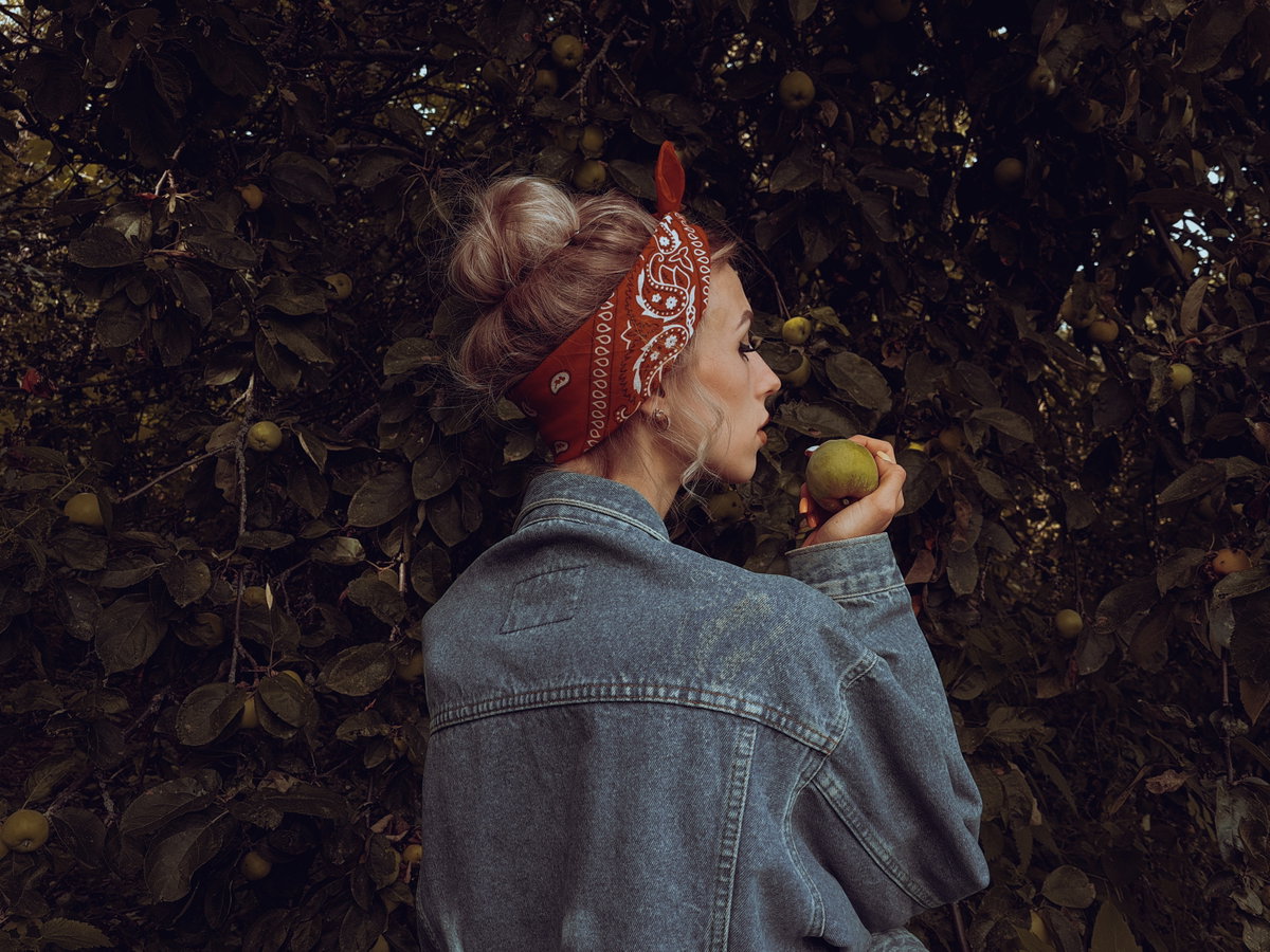 Bandana-Frisur mit Dutt