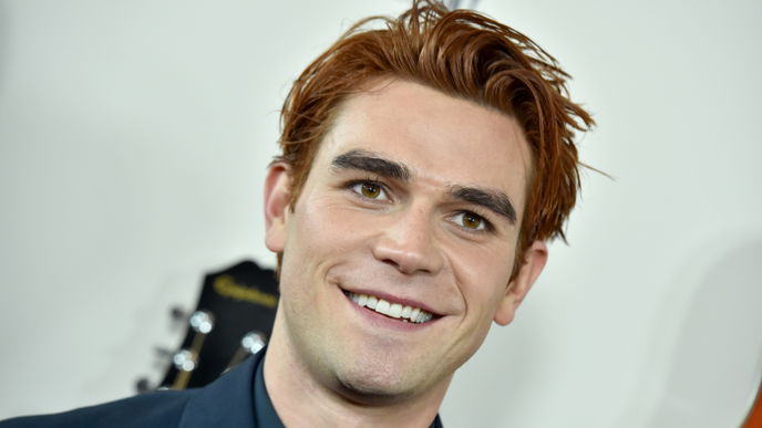 "Riverdale"-Star KJ Apa: Heimlich geheiratet? Neues Video sorgt für Verwirrung