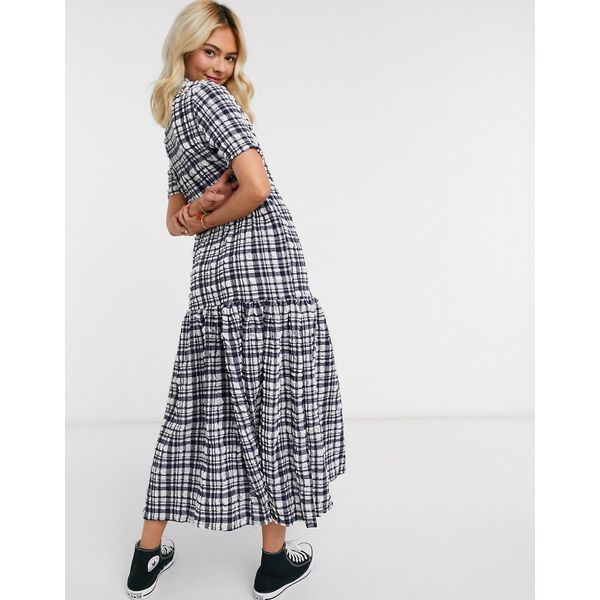 Blau kariertes Seersucker-Kleid