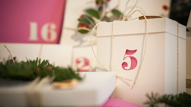 Die beste Freundin in der Adventszeit beschenken: Die schönsten persönlichen Geschenkideen