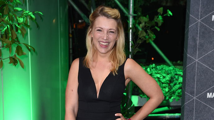 GZSZ: Ohne BH! So sexy haben wir Iris Mareike Steen noch nie erlebt