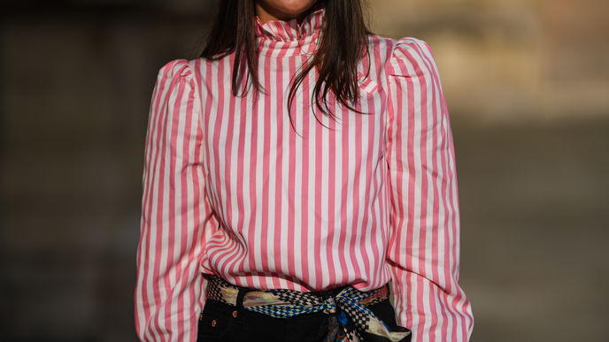 Modetrend 2021: In vs. Out -  Diese Blusen tragen wir im Herbst, diese nicht mehr 