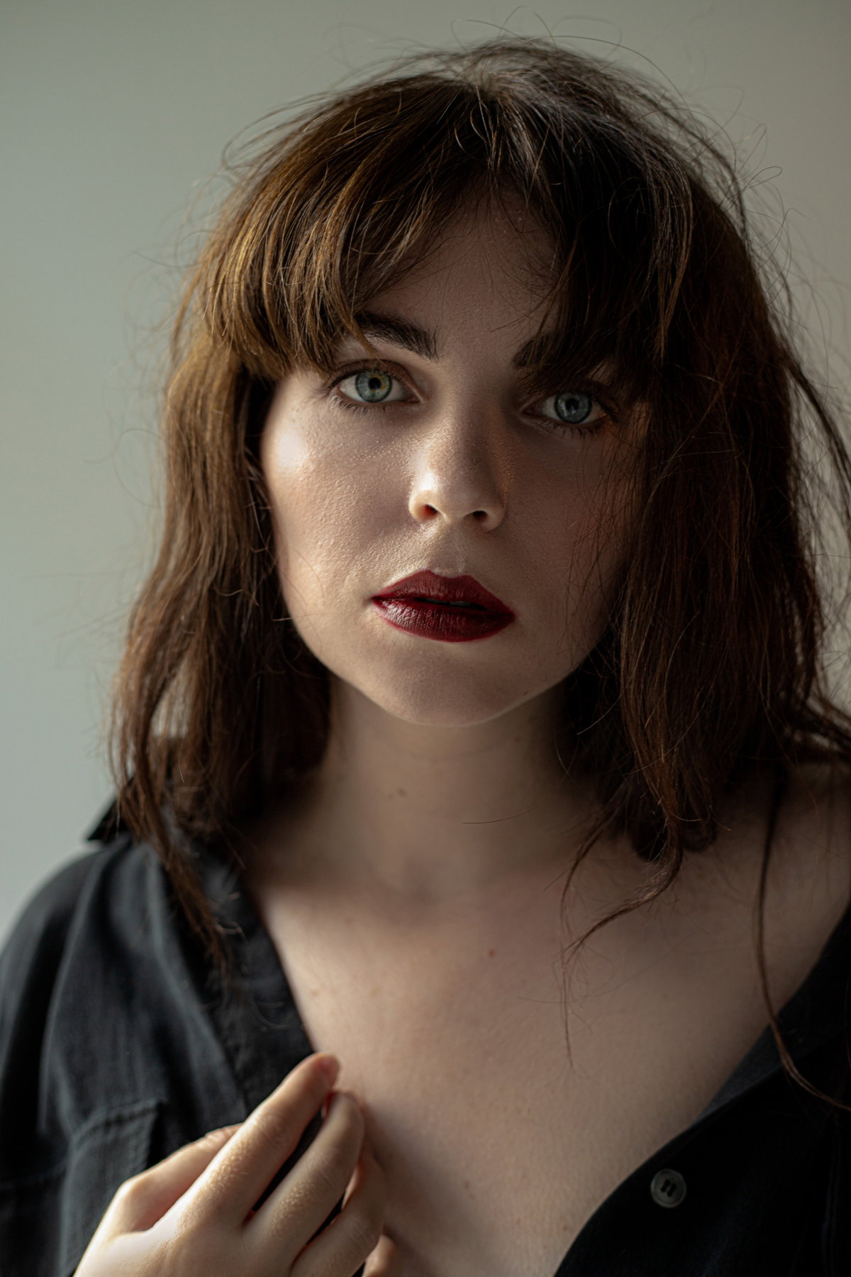 Frau mit rotem Lippenstift