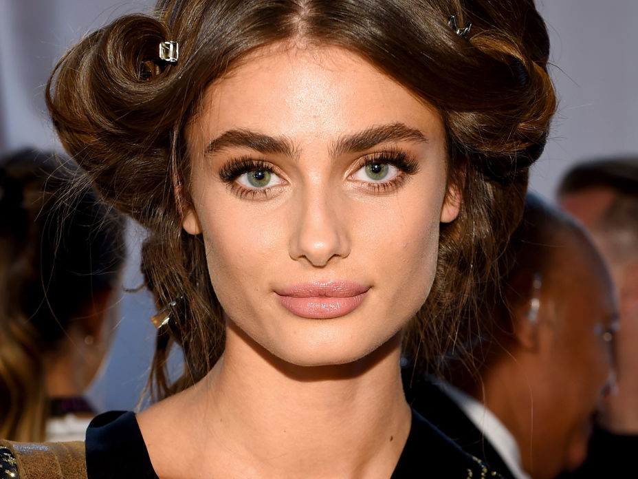 Taylor Hill Augenbrauen