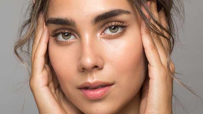  Beauty-Trend 2021: “Dolphin Skin” schenkt dir einen natürlichen Glow für die Festtage