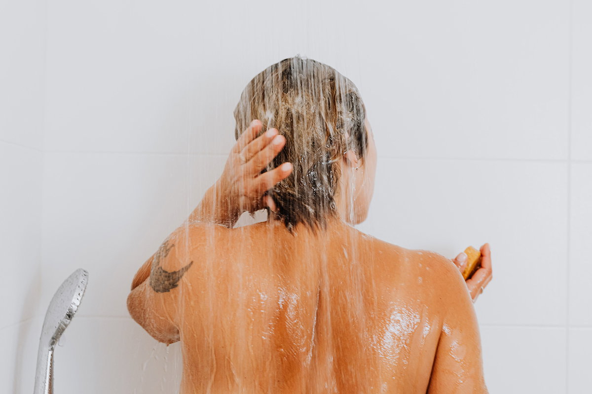 Laut Experten sollte es tatsächlich eine Duschfrequenz geben, die gesund für deine Haut ist. Was es damit auf sich hat, erfährst du im Artikel.