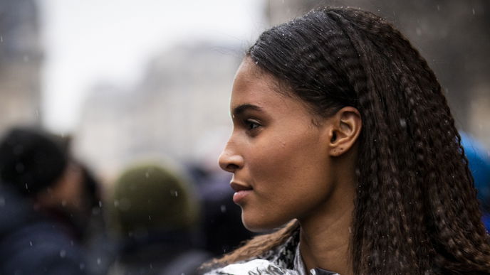 Frisurentrend 2021: Von wegen Retro! Der "Krepp-Look" macht deine Haare zum edlen Hingucker