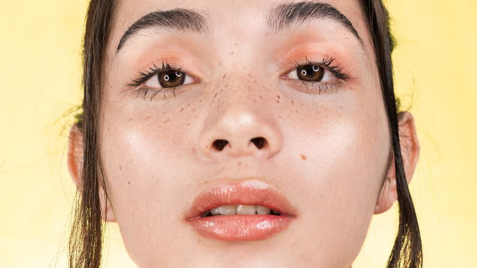 Sommersprossen Tattoo: Darum lassen sich gerade alle permanente Fake Freckles stechen