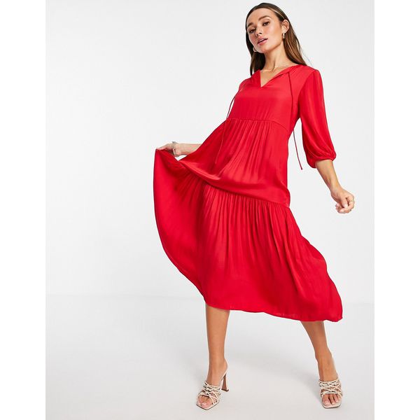 Gestuftes Maxikleid aus Satin in Rot