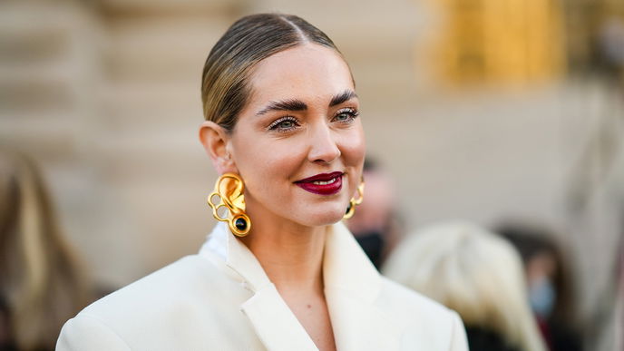 Der Mode-Trend "Liquid Gold" lässt dich mit der Sonne um die Wette strahlen