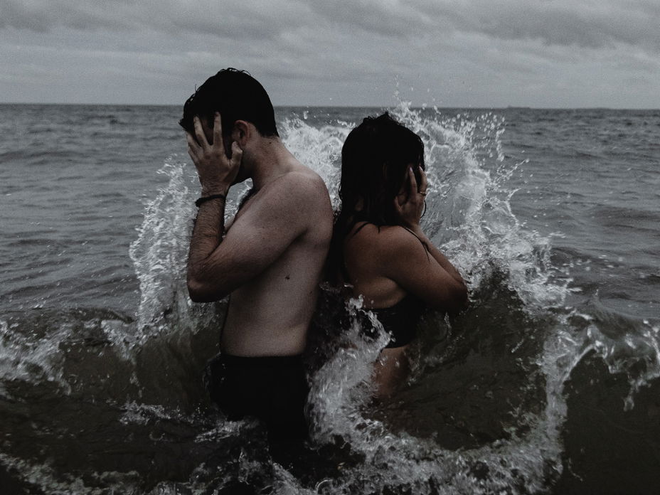 Horoskop Mann und Frau im Wasser