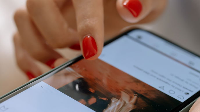 5 Instagram Accounts für mehr Body Positivity in deinem Feed