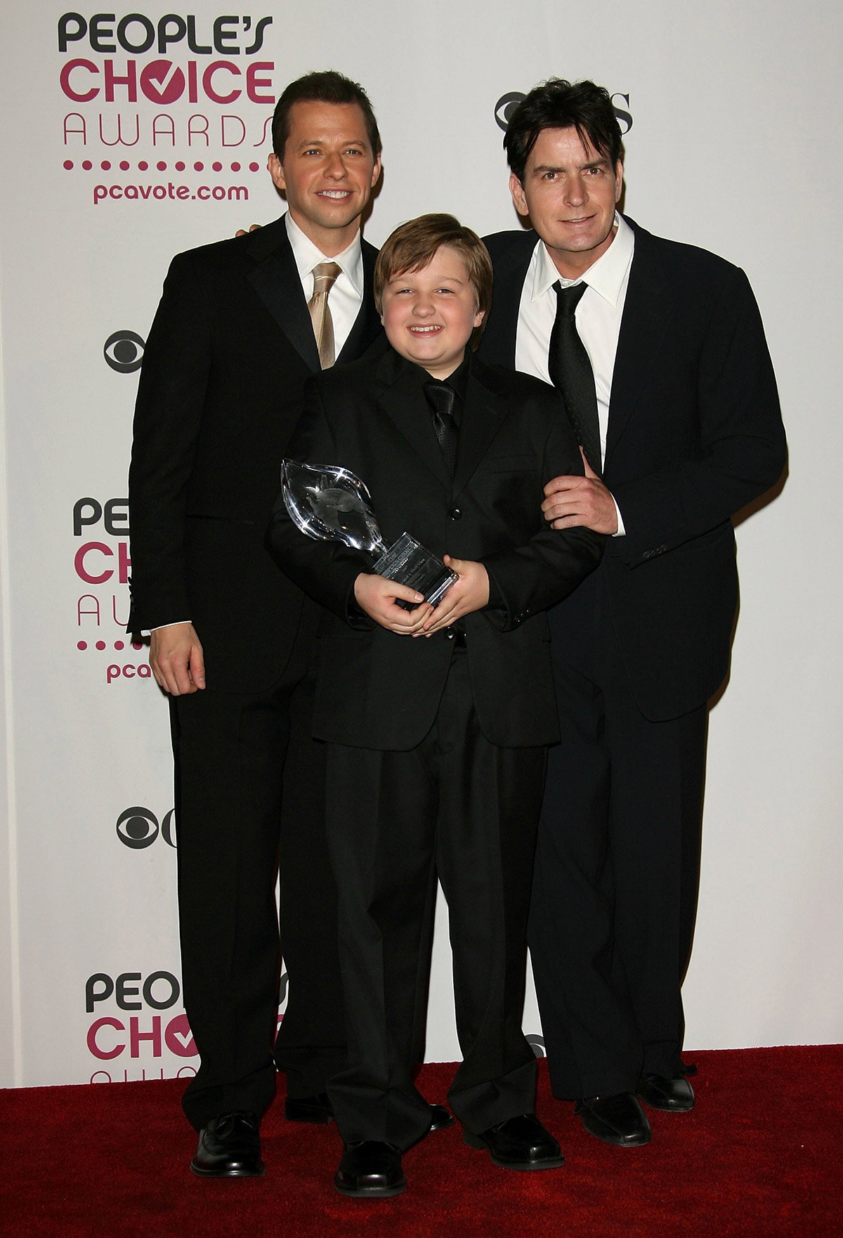 Jon Cryer, Charlie Sheen und Angus T. Jonas