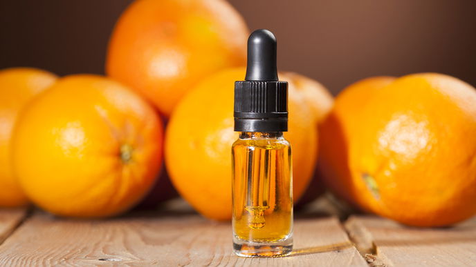 Orangenöl: Anwendung und Wirkung des fruchtigen Beautyelixirs