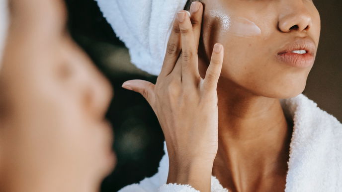 Hautpflege: Diese 3 Produkte sind keine Geldverschwendung – laut Dermatologin