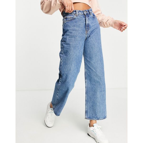 Weite, gerade Jeans aus Bio-Baumwolle in mittelblauer Waschung