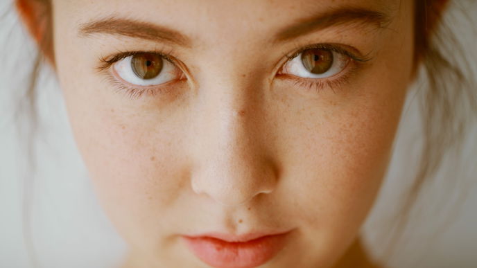 Geschwollene Augen? Dieser Trick mit Erbsen wirkt sofort – und ist komplett kostenlos