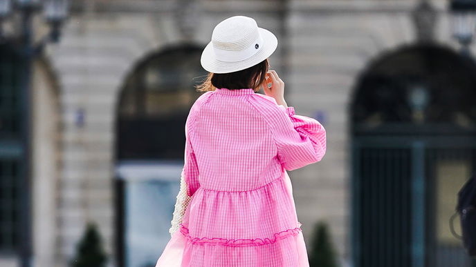 Mode-Trend 2022: Sommerkleider in dieser Pantone-Farbe sind das Must-have der Saison