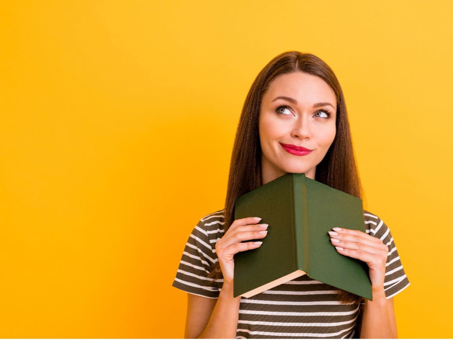 Frau mit Buch