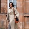 Modetrend 2022: Im Frühling tragen wir Trenchcoats in diesen 4 Farben